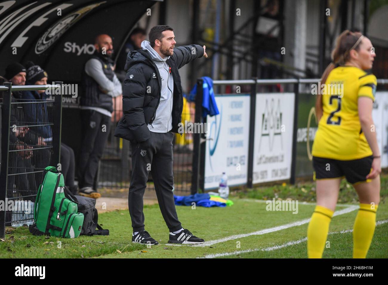 London, Großbritannien. November 2021. Kings Langley, England, November clinton lancaster ( Manager watford) Gesten während des FA Womens Championship Spiels zwischen Watford und Sunderland AFC im Orbital Fasteners Stadium - England. Kredit: SPP Sport Pressefoto. /Alamy Live News Stockfoto