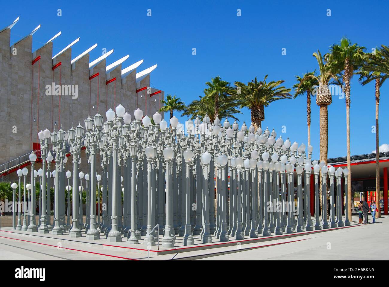 "Urban Light" Skulptur, Los Angeles County Museum of Art, Wilshire Boulevard, Los Angeles, California, Vereinigte Staaten von Amerika Stockfoto