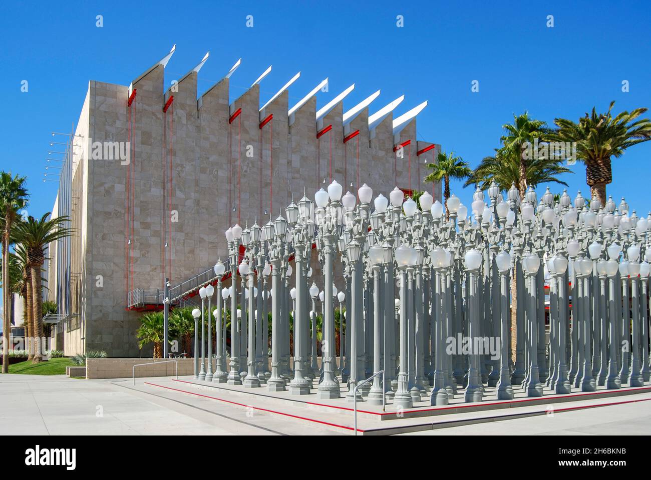 "Urban Light" Skulptur, Los Angeles County Museum of Art, Wilshire Boulevard, Los Angeles, California, Vereinigte Staaten von Amerika Stockfoto