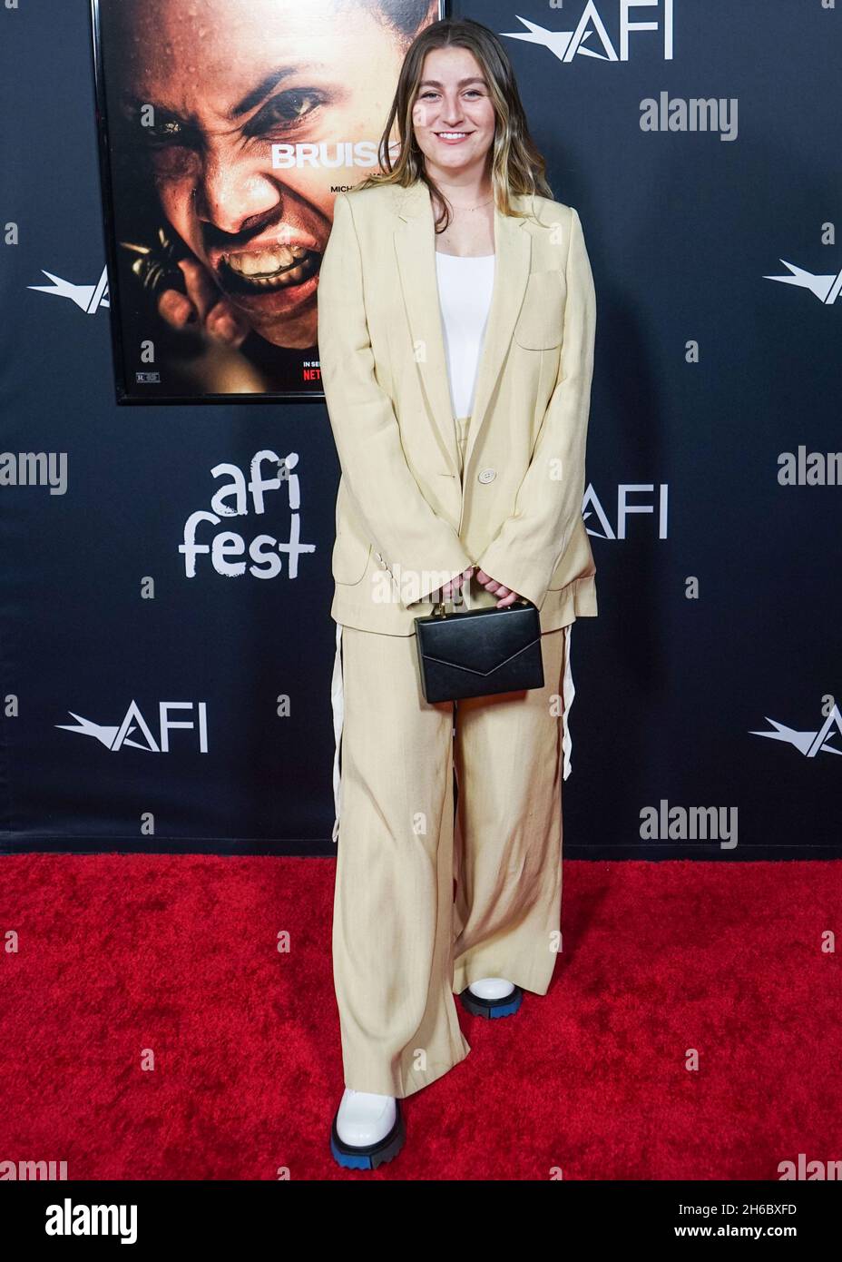 Hollywood, Usa. November 2021. HOLLYWOOD, LOS ANGELES, KALIFORNIEN, USA - 13. NOVEMBER: Produzentin Gillian Hormel trifft beim AFI Fest 2021 ein - offizielle Vorführung von Netflix's 'Blutered', die am 13. November 2021 im TCL Chinese Theatre IMAX in Hollywood, Los Angeles, Kalifornien, USA, stattfand. (Foto von NOx Yang/Image Press Agency/Sipa USA) Quelle: SIPA USA/Alamy Live News Stockfoto