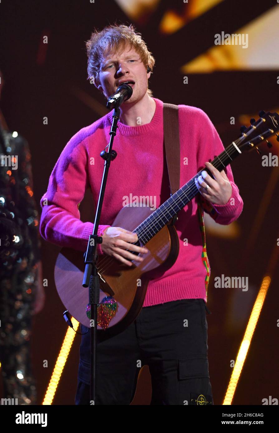 14. November 2021, Budapest, Ungarn. Ed Sheeran auf der Bühne bei den MTV European Music Awards 2021, die in der Papp Laszlo Budapest Sportarena veranstaltet werden. Quelle: Doug Peters/EMPICS/Alamy Live News Stockfoto