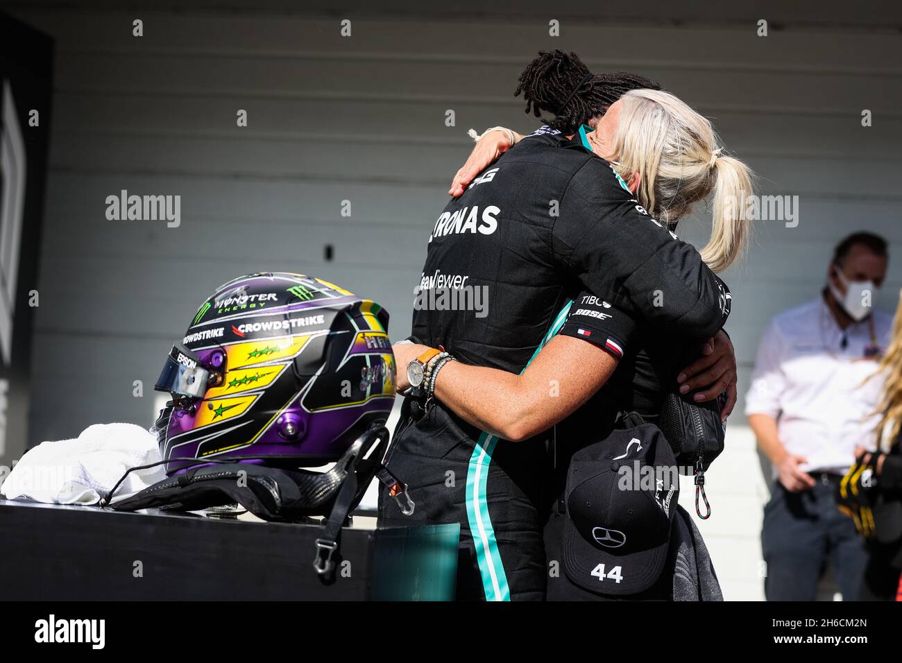 Sao Paulo, Brasilien, 14/11/2021, HAMILTON Lewis (gbr), Mercedes AMG F1 GP W12 E Performance, Portrait mit Angela Cullen während der Formel 1 Heineken Grande Premio De Sao Paulo 2021, Sao Paulo Grand Prix, 19. Lauf der FIA Formel 1 Weltmeisterschaft 2021 vom 12. Bis 14. November, 2021 auf dem Interlagos Circuit, in Sao Paulo, Brasilien - Foto: Antonin Vincent/DPPI/LiveMedia Stockfoto