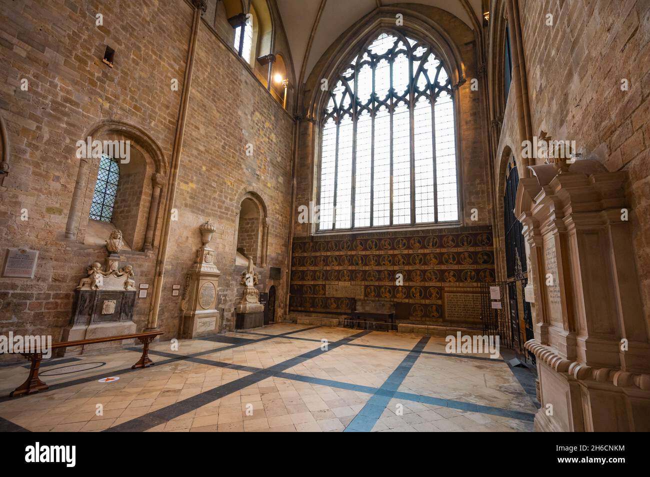 Nordtranssept in der Chichester Cathedral in der Stadt Chichester, West Sussex, Großbritannien. Mit Dank an den Dekan und das Kapitel der Chichester Kathedrale. Stockfoto