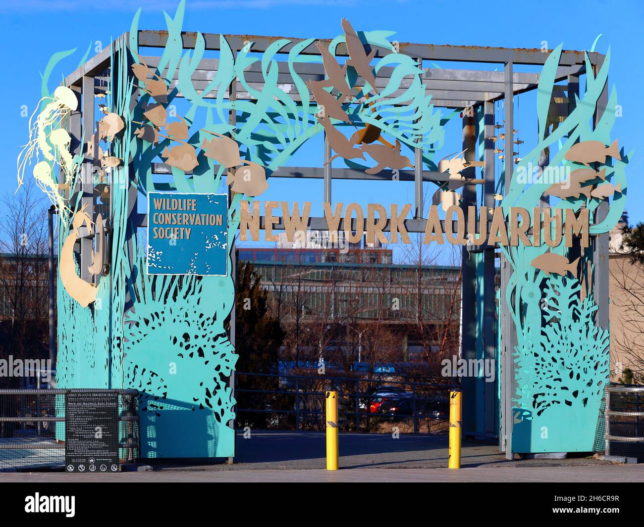 Der Eingang zum New York Aquarium am Riegelmann Boardwalk in Coney Island, Brooklyn, NY. Stockfoto