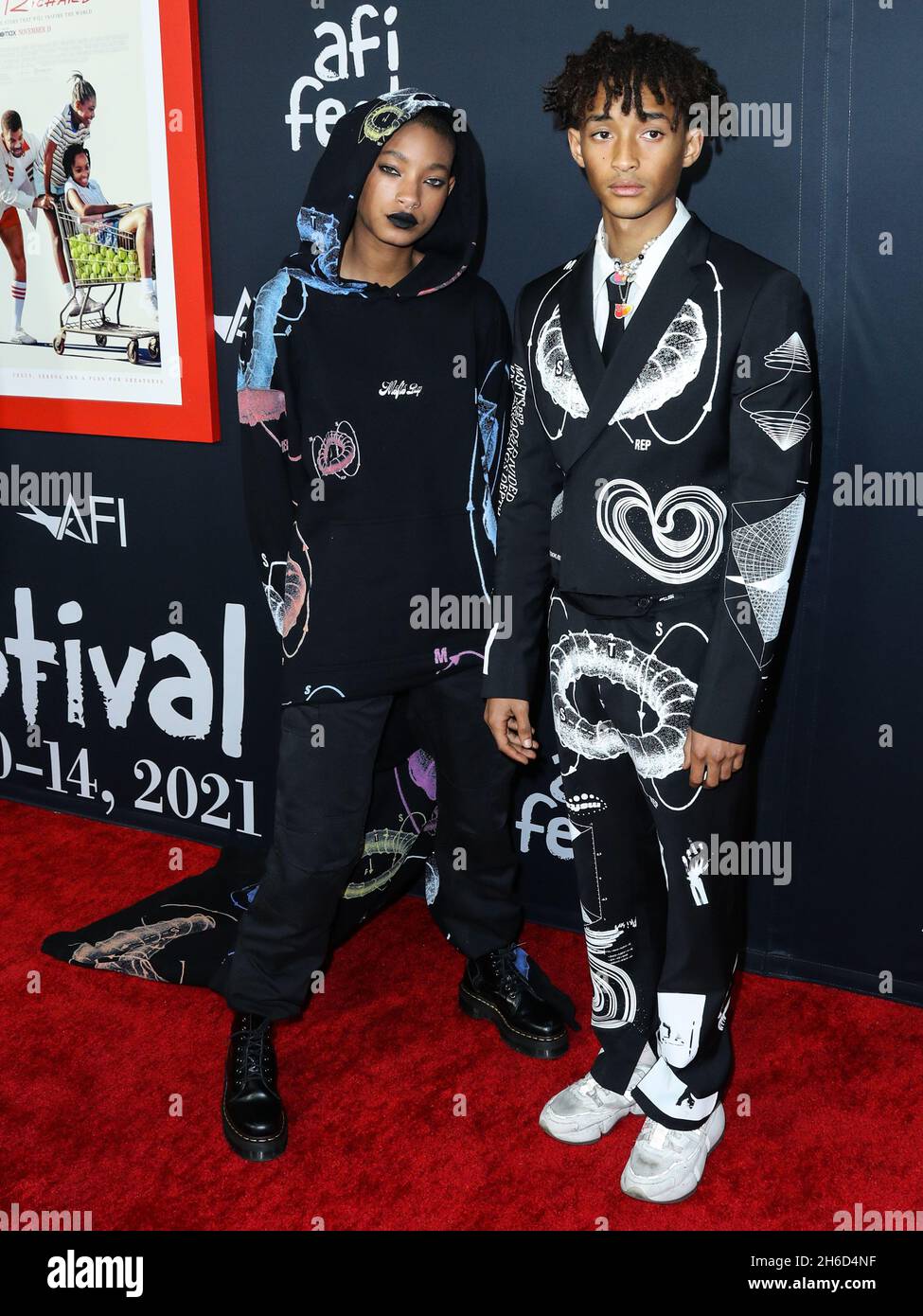 Hollywood, Usa. November 2021. HOLLYWOOD, LOS ANGELES, KALIFORNIEN, USA - 14. NOVEMBER: Die Sängerin Willow Smith und der Bruder/Schauspieler Jaden Smith kommen zum AFI Fest 2021 - Abschlussnacht Premiere von Warner Bros. Picturs' 'King Richard', das am 14. November 2021 im TCL Chinese Theatre IMAX in Hollywood, Los Angeles, Kalifornien, USA, stattfand. (Foto von Xavier Collin/Image Press Agency) Quelle: Image Press Agency/Alamy Live News Stockfoto