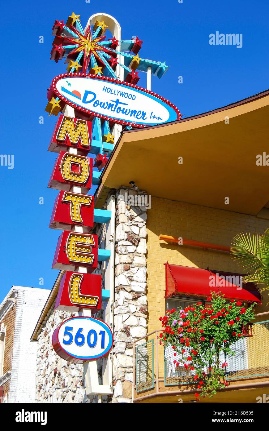 Hollywood Downtowner Motel-Schild der 1950er Jahre, Hollywood Boulevard, Hollywood, Los Angeles, Kalifornien, Vereinigte Staaten von Amerika Stockfoto