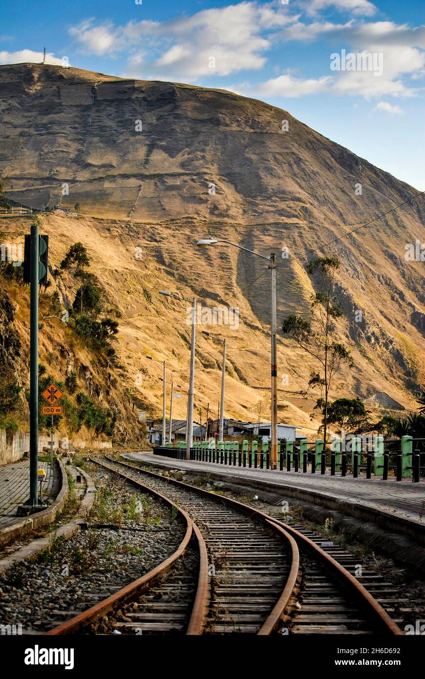 Andenlandschaft mit Bahngleisen. Alausi, Chimborazo, Ecuador Stockfoto