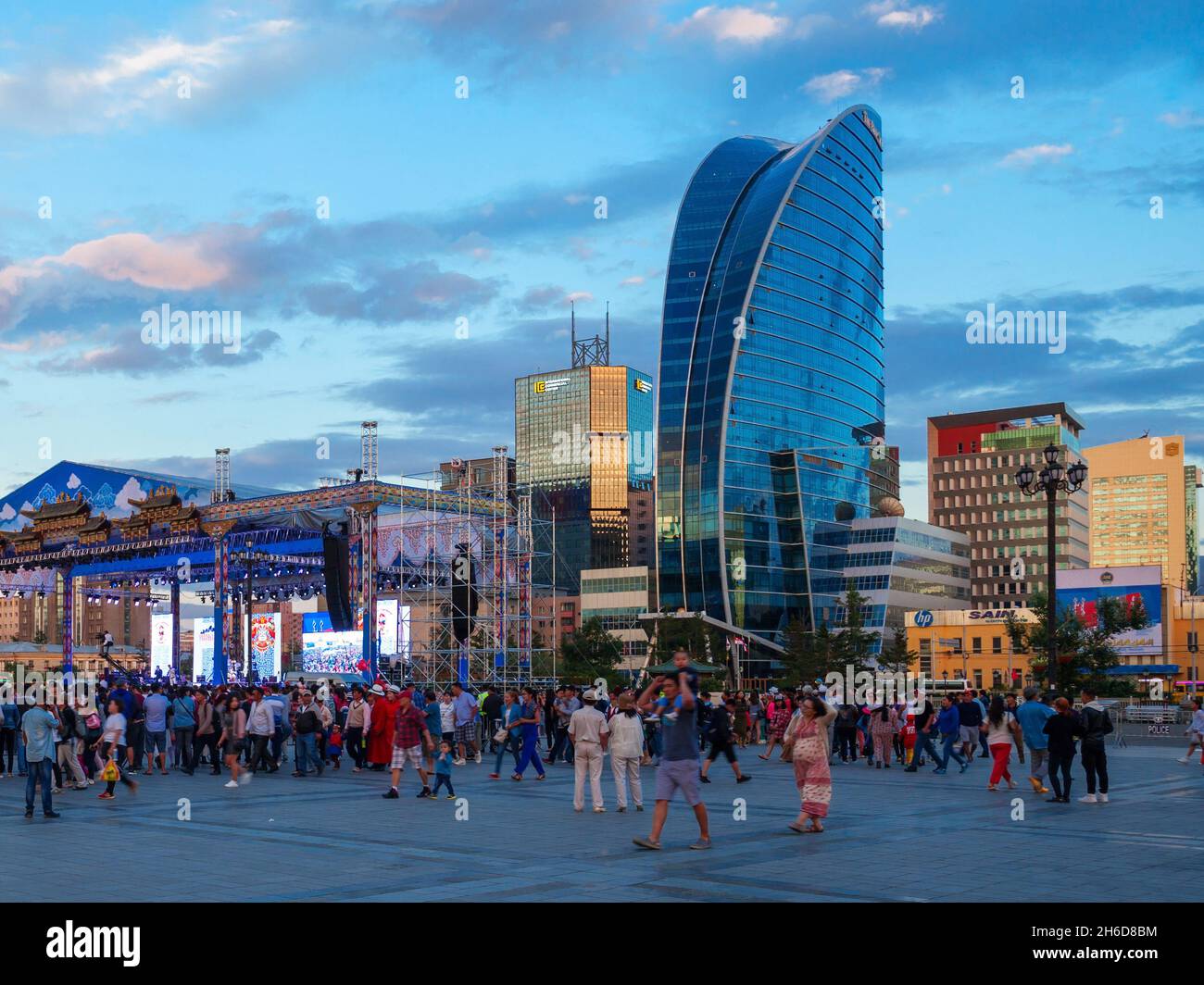 ULAANBAATAR, MONGOLEI - 11. JULI 2016: Feier des traditionellen Naadam-Festivals auf dem Chingis-Platz oder dem Sukhbaatar-Platz in Ulaanbaatar oder Ulan Bator Stockfoto