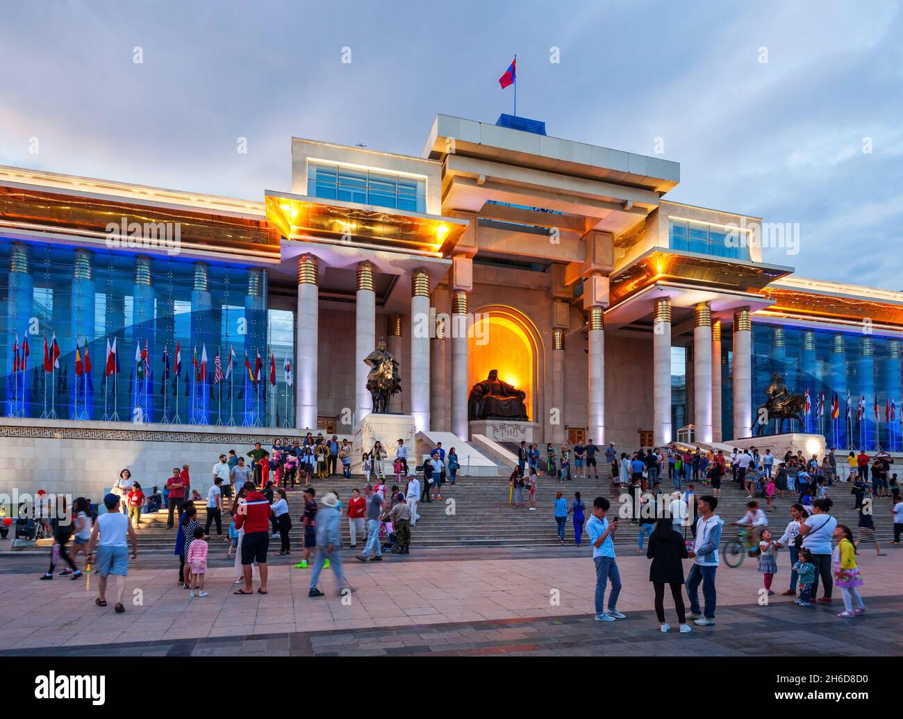 ULAANBAATAR, MONGOLEI - 11. JULI 2016: Feier des traditionellen Naadam-Festivals auf dem Chingis-Platz oder dem Sukhbaatar-Platz in Ulaanbaatar oder Ulan Bator Stockfoto