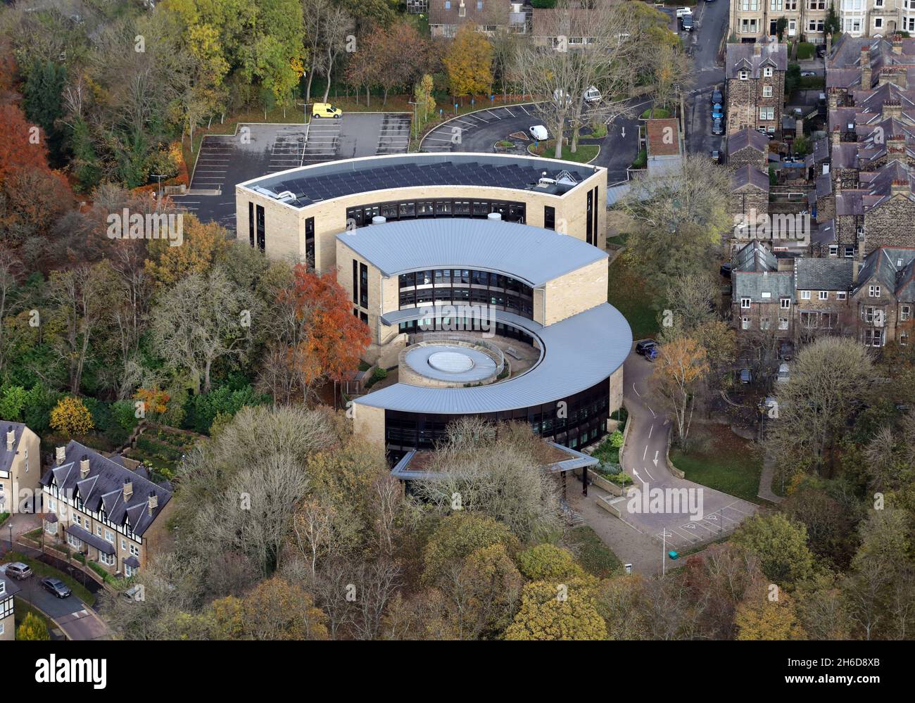 Luftaufnahme des Harrogate Civic Center, Harrogate, North Yorkshire Stockfoto