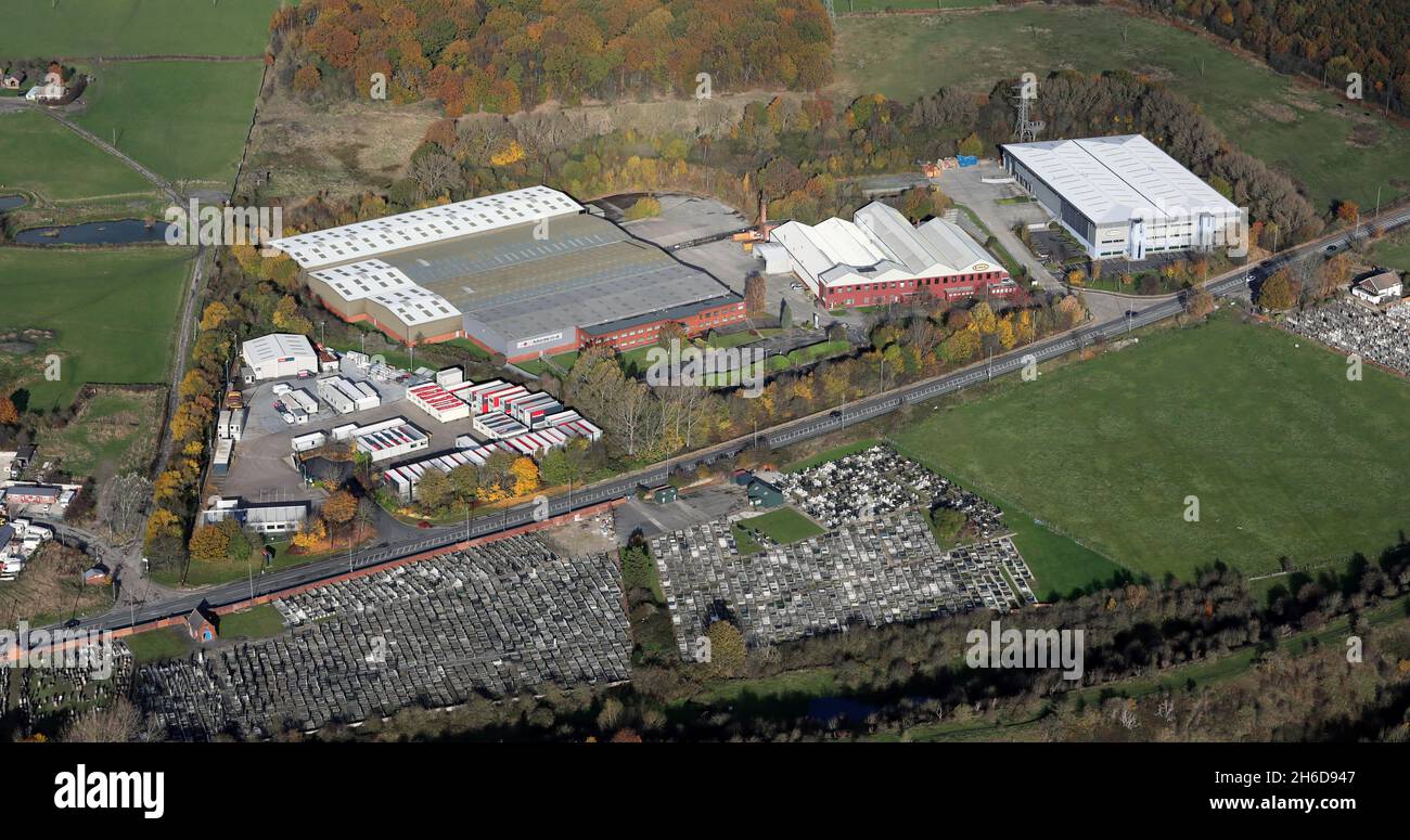 Luftaufnahme von Beeston Royds in Leeds mit prominenten Ring Automotive Räumlichkeiten Stockfoto
