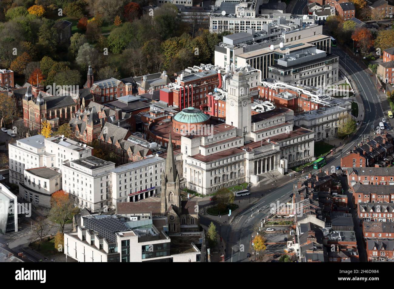 Luftaufnahme der Leeds University im Herbst 2021 Stockfoto