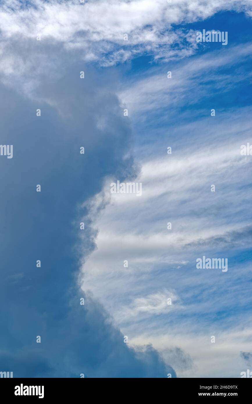 Abstrakte Formen von Wetterwolken Stockfoto