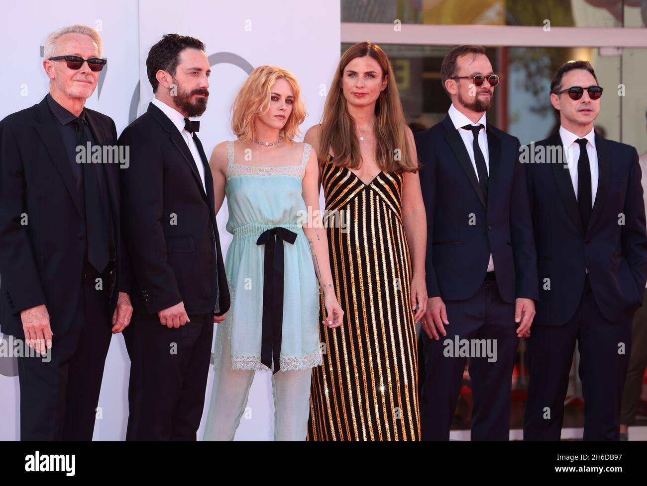 VENEDIG, ITALIEN - SEPTEMBER 03: Paul Webster, Regisseur Pablo Larraín, Kristen Stewart, Janine Jackowski, Jonas Dornbach und Juan de Dios Larraín Stockfoto