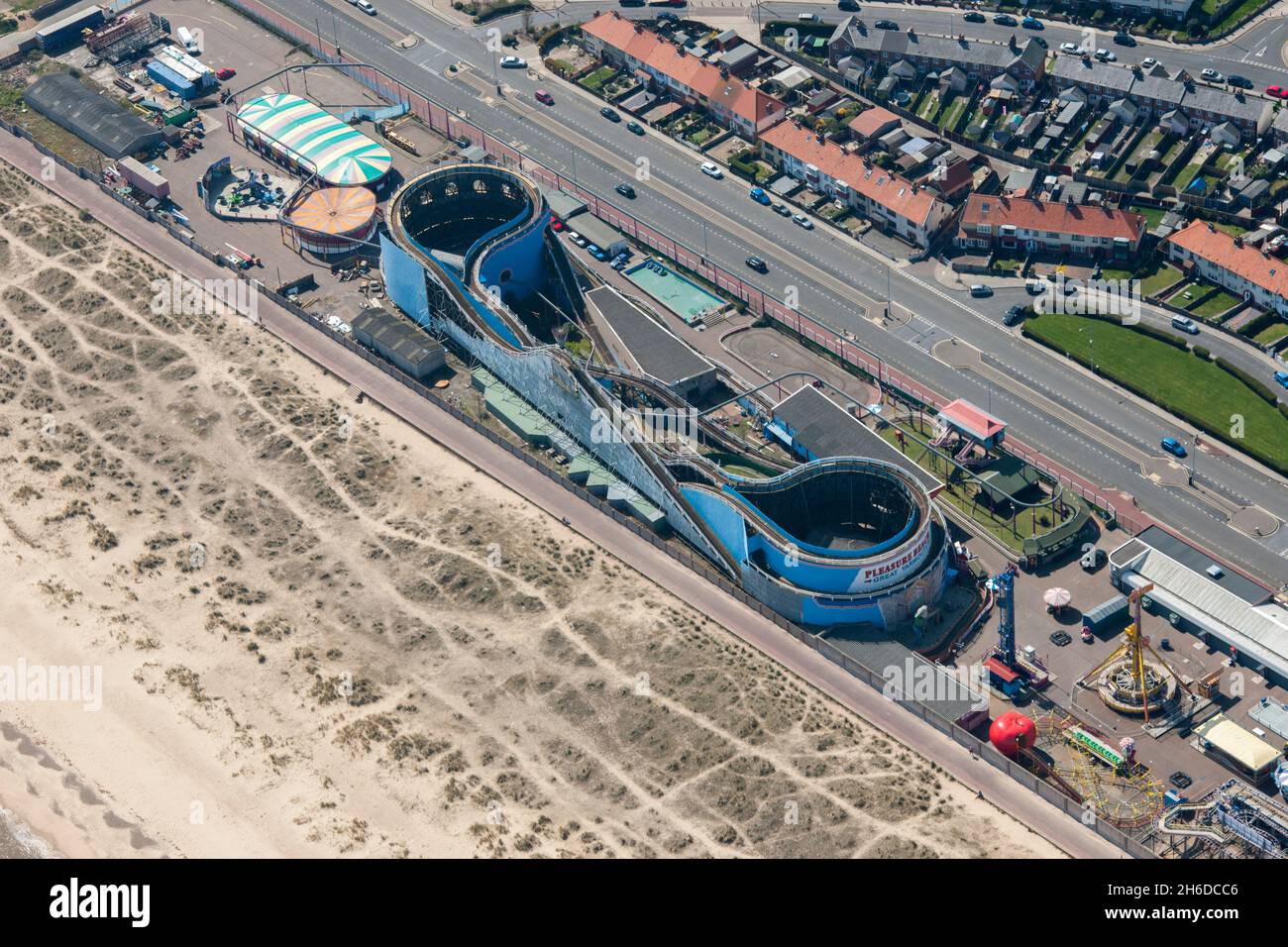 Die zweitälteste landschaftlich reizvolle Eisenbahnachterbahn in Großbritannien und auch die drittälteste Achterbahn des Landes, am Pleasure Beach in Great Yarmouth, Norfolk, 2015. Stockfoto