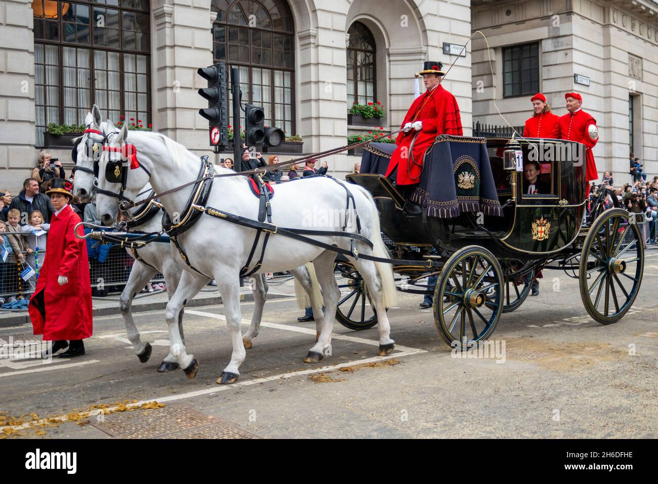 Ratsherr und Sheriff-Coach bei der Lord Mayor's Show, Parade, Prozession an Geflügel vorbei, in der Nähe des Mansion House, London, Großbritannien Stockfoto