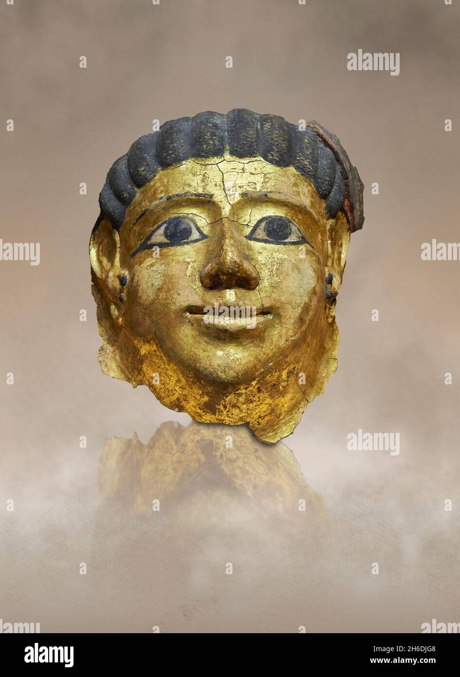 Römisch-ägyptische vergoldete Grabmaske, 0 - 199 n. Chr. Louvre Museum. Mama im Porträt. Denon Zimmer 183. Stockfoto