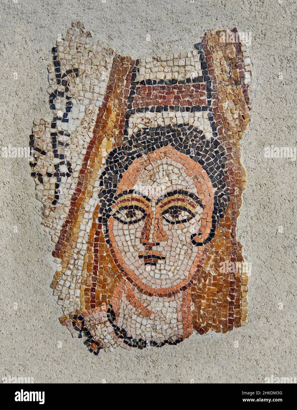 Römisch-türkisches Grabmosaik, 100 - 300 n. Chr., Edesse, Urfa Tuyrkey. Louvre Museum AO 22917. Grabmosaik einer jungen Frau mit aramäischer Inschrift Stockfoto