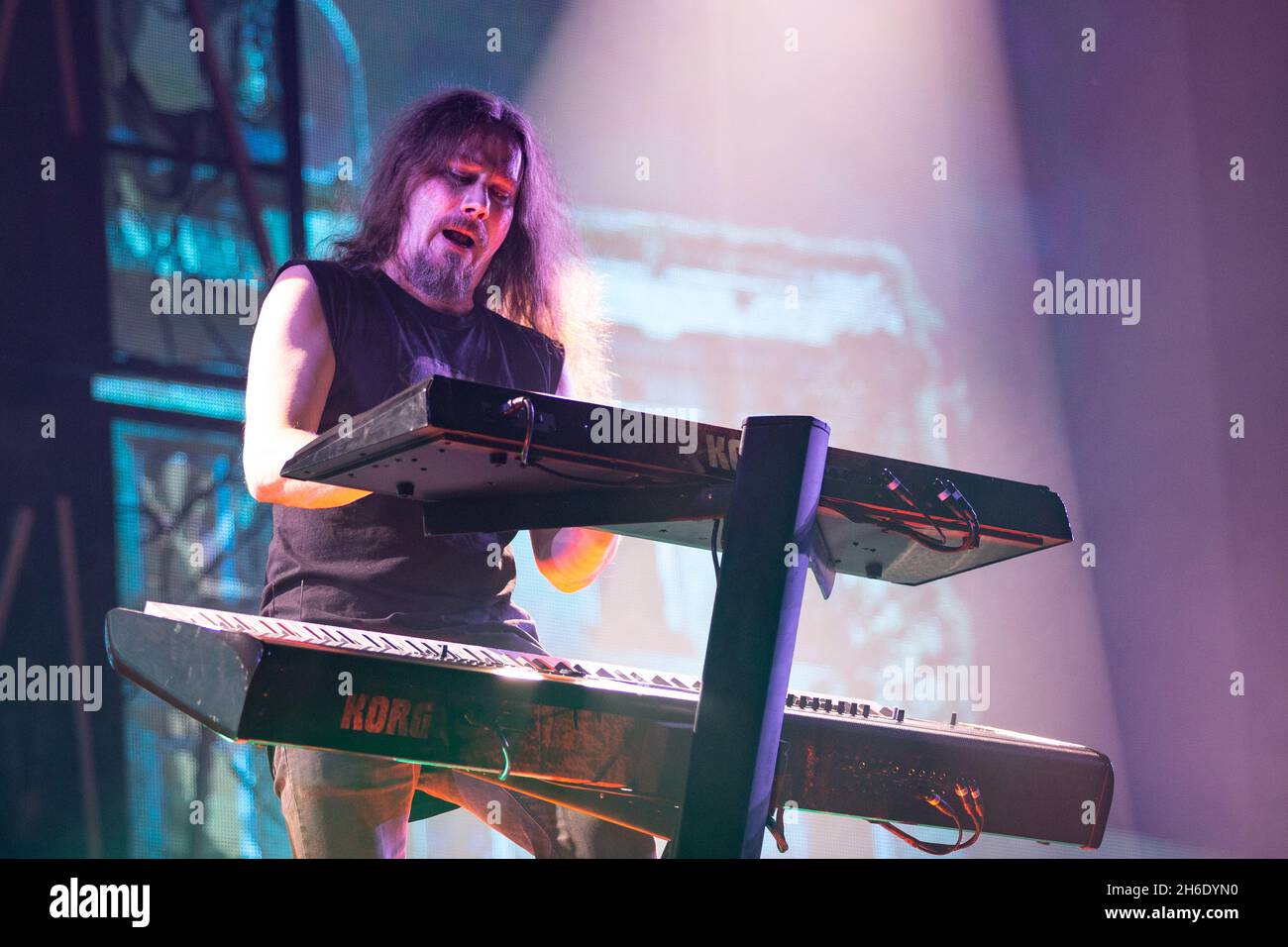 Oslo, Norwegen. November 2021. Nightwish, die finnische Symphonic Metal Band, gibt ein Live-Konzert im Oslo Spektrum in Oslo. Hier ist der Musiker Tuomas Holopainen live auf der Bühne zu sehen. (Foto: Gonzales Photo/Alamy Live News Stockfoto