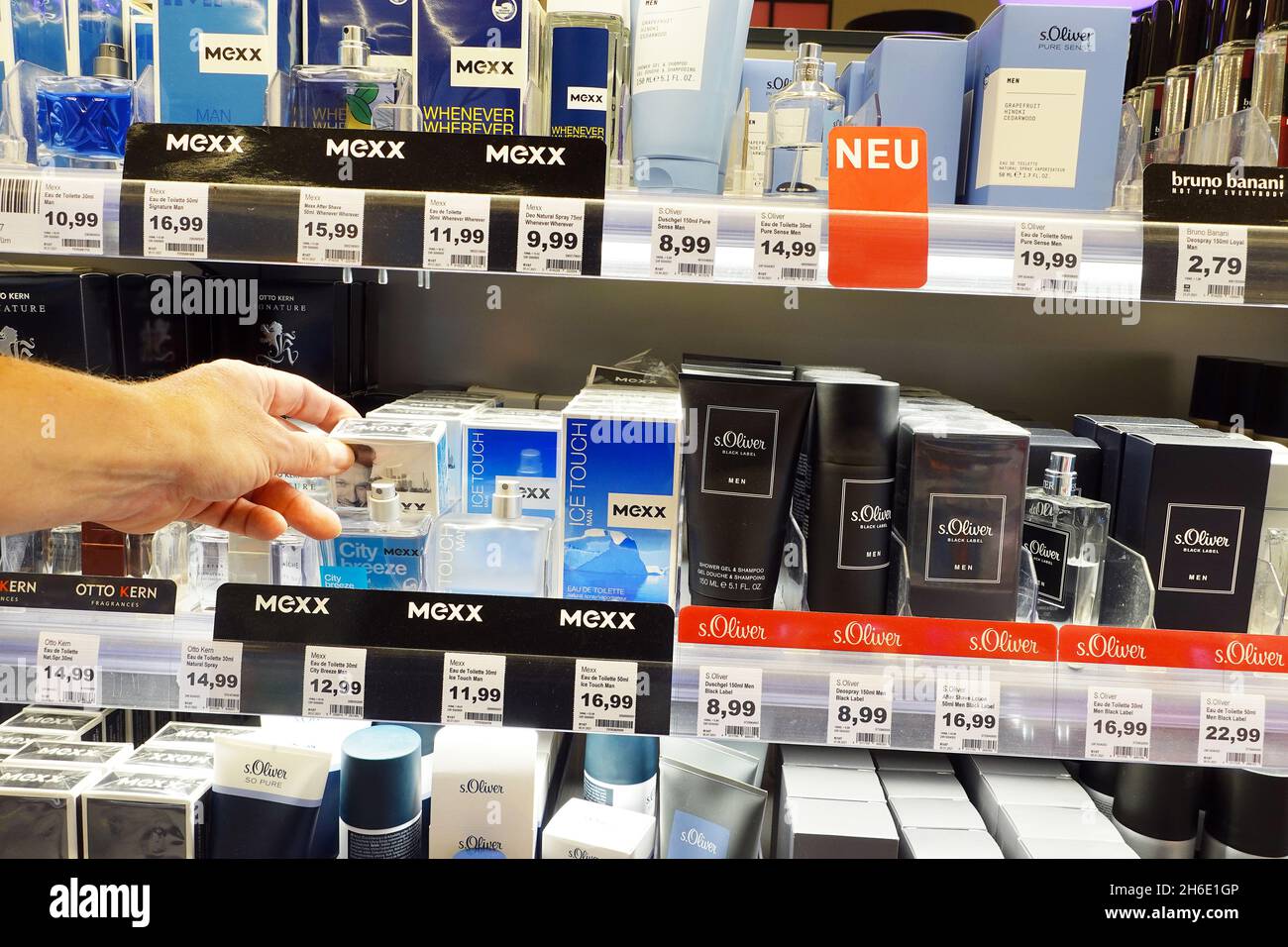 Aftershave in einem Geschäft Stockfoto