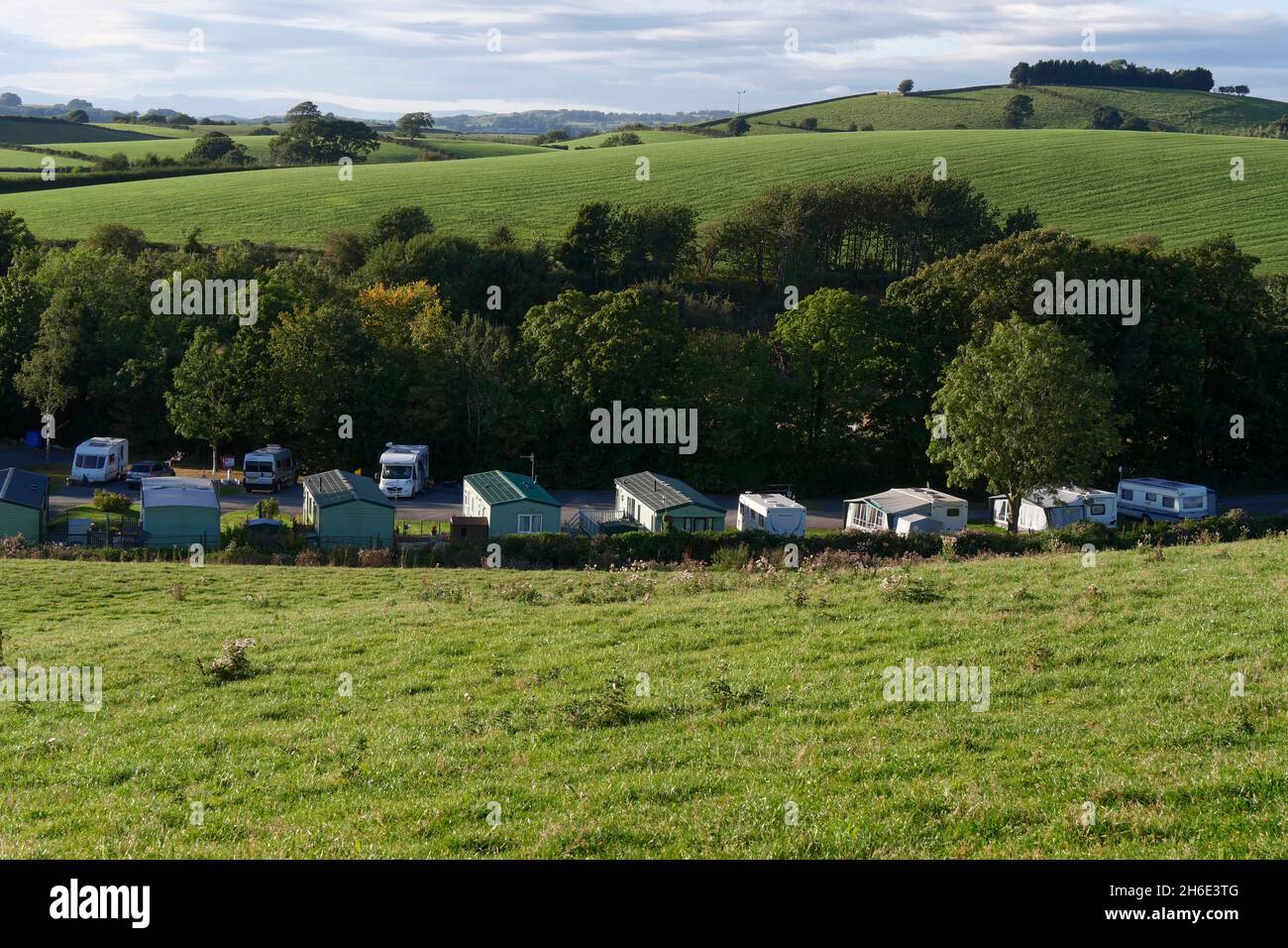 Waters Edge Caravan Park, Crooklands, in der Nähe des Dorfes Preston Patrick, liegt in den sanften Hügeln von South Lakeland, Cumbria, England Stockfoto