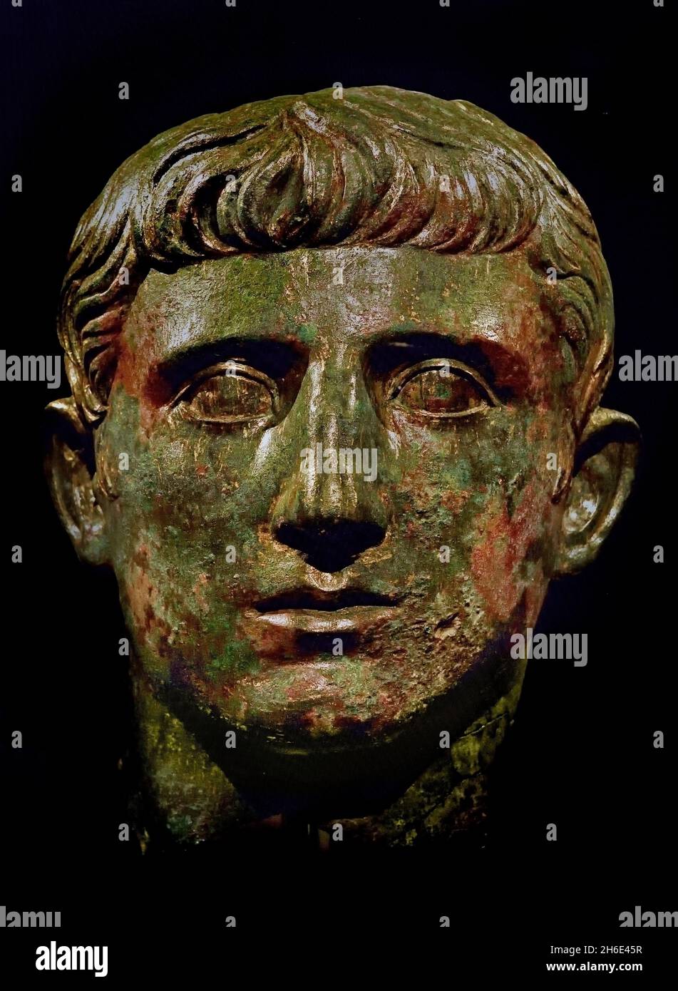 Testa virile in bronzo dorato - männlicher Kopf in vergoldeter Bronze, 25 BC-35 AD Roman, Rom, Turin Palazzo reale - Königlicher Palast von Turin, Italienisch, Italien Stockfoto