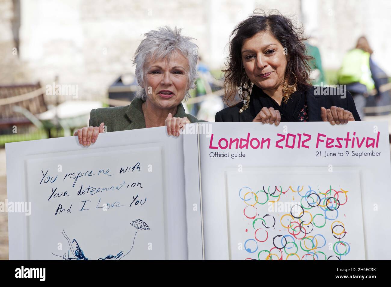 Julie Walters und Meera Syal starteten heute Morgen das London 2012 Festival im Tower of London, um die Olympischen Spiele zu feiern. Stockfoto