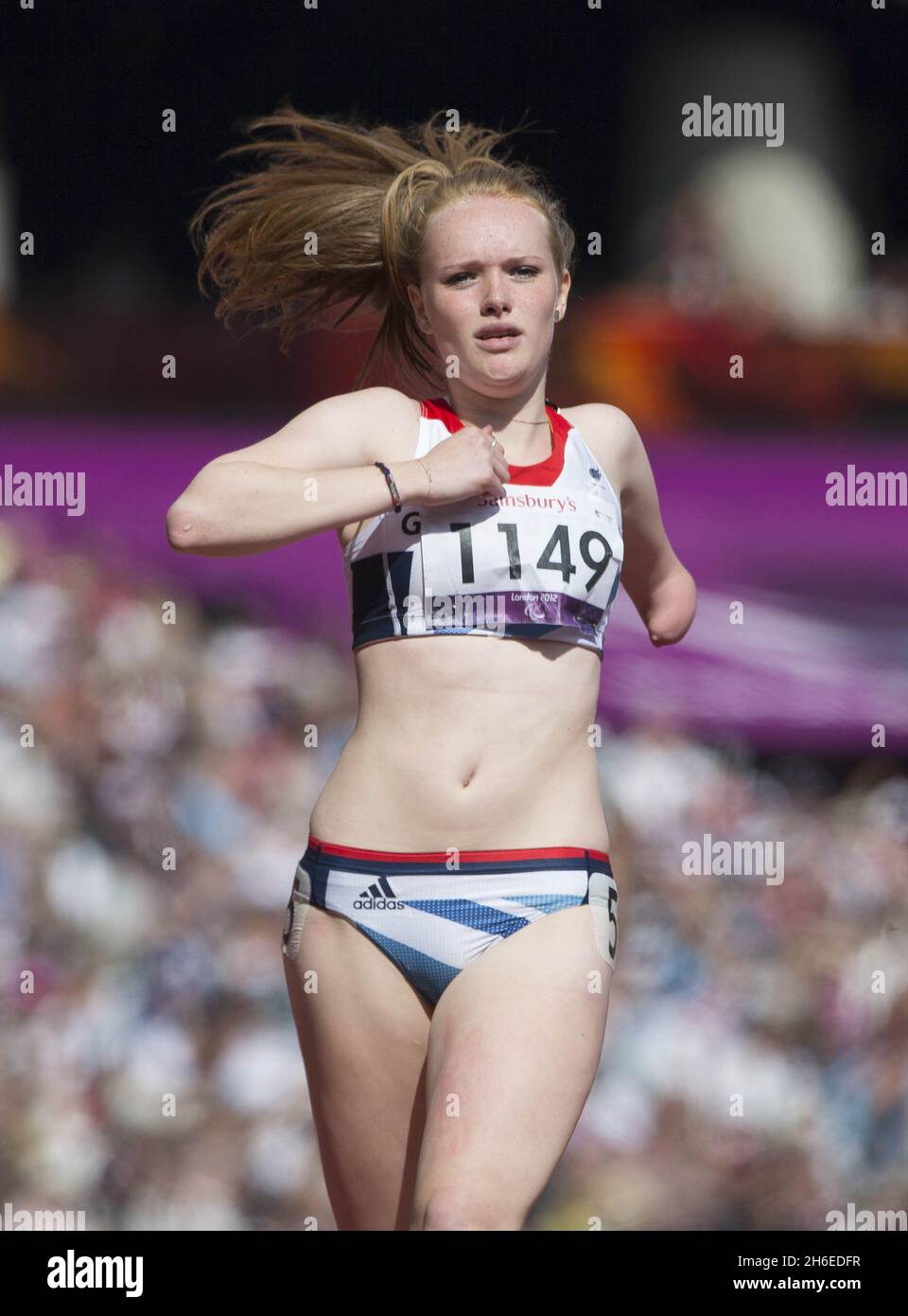 Die britische Paralympic-Athletin Sally Brown schafft es zum 100-Meter-Finale T46 während der Paralympischen Spiele 2012 in London Stockfoto