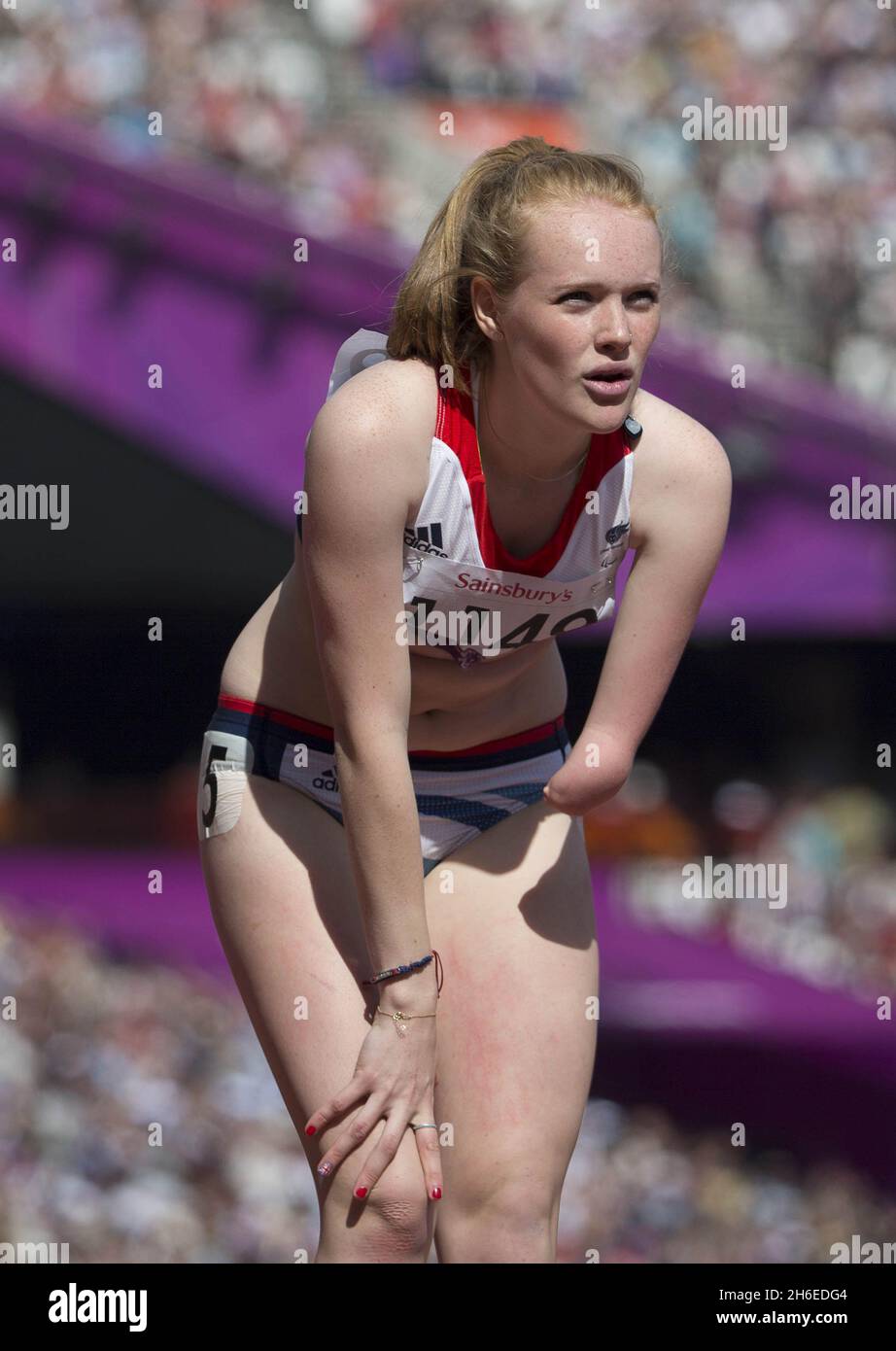 Die britische Paralympic-Athletin Sally Brown schafft es zum 100-Meter-Finale T46 während der Paralympischen Spiele 2012 in London Stockfoto
