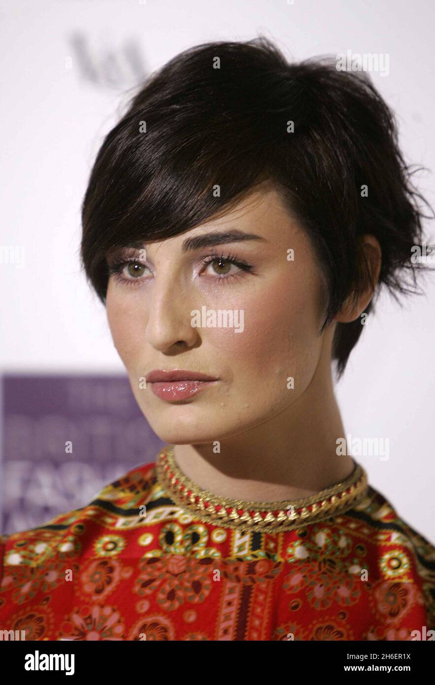 Erin O'Connor bei den British Fashion Awards 2005 im Victoria and Albert Museum, London. Jeff Moore/allactiondigital.com Stockfoto