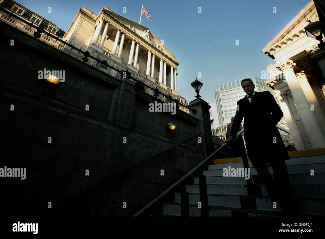 Eine allgemeine Ansicht der Bank of England heute in London. Es wird erwartet, dass die Bank of England die britischen Zinssätze von 5.5 % um einen Viertelprozentpunkt auf 5.25 % senken wird. Stockfoto