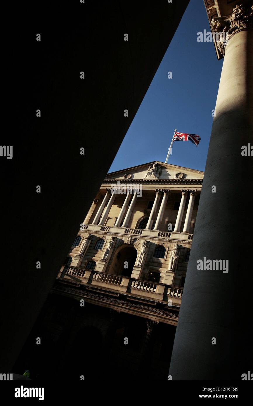 Eine allgemeine Ansicht der Bank of England heute in London. Es wird erwartet, dass die Bank of England die britischen Zinssätze von 5.5 % um einen Viertelprozentpunkt auf 5.25 % senken wird. Stockfoto