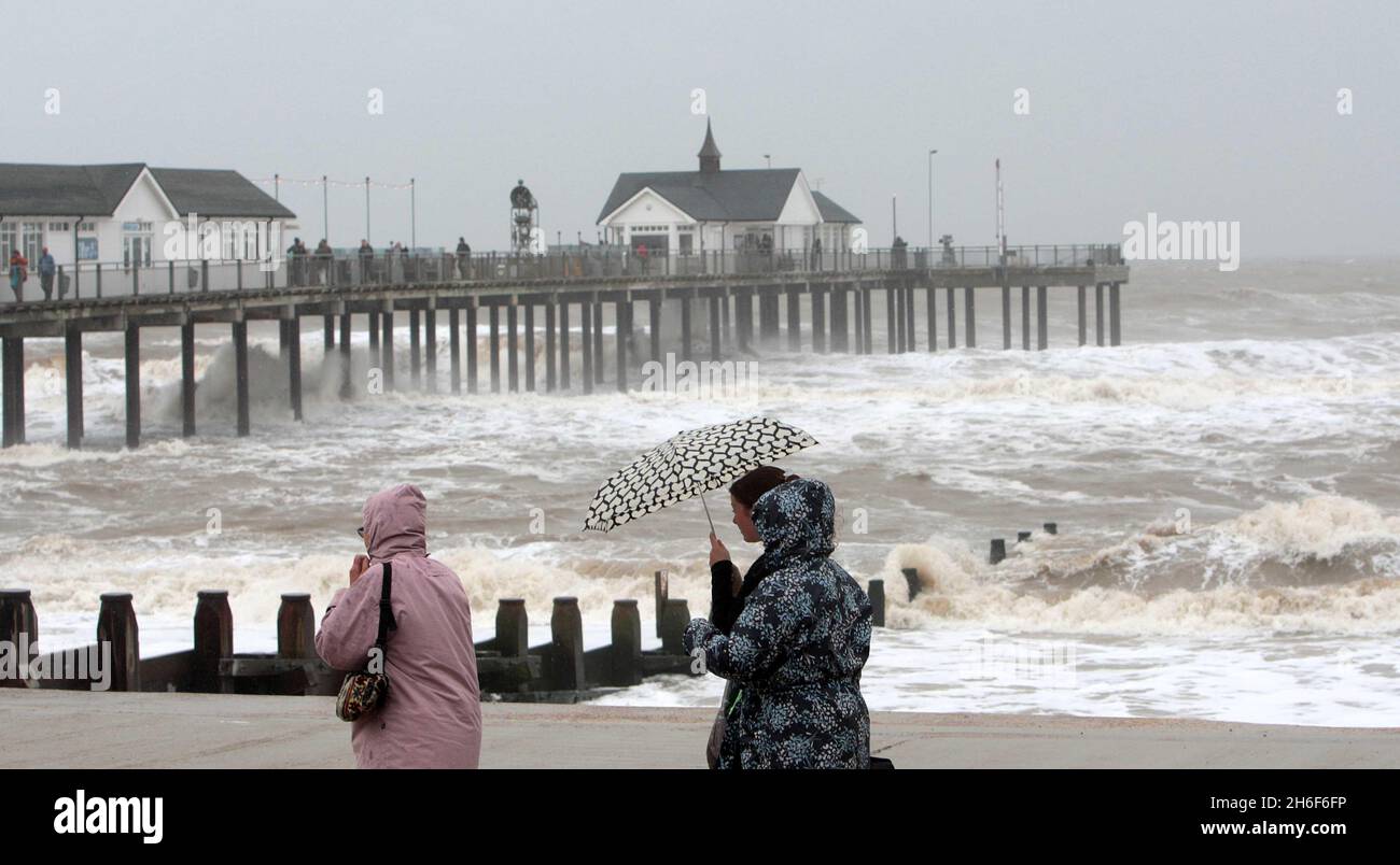 Stürmisches Wetter am Southwold Beach am Feiertag Montag, Großbritannien. Stockfoto