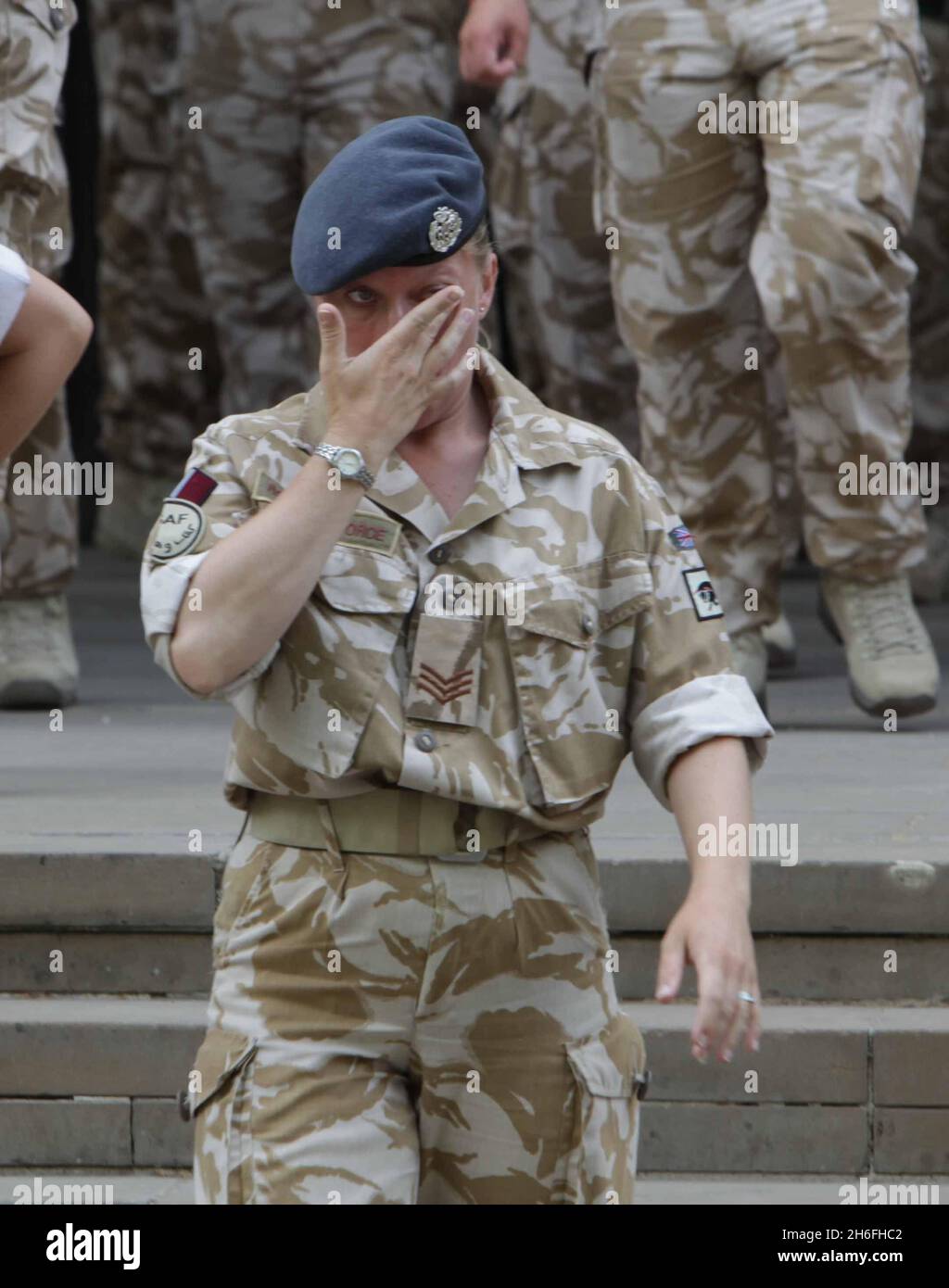 Das 1. Bataillon Coldstream Guards veranstaltete heute einen Gedenkgottesdienst und eine Parade im Zentrum von London zu Ehren der verstorbenen Soldaten und der noch in Afghanistan kämpfenden Soldaten. 650 Soldaten marschierten von den Wellington Barracks zum Guards Memorial bei der Horse Guards Parade. Stockfoto