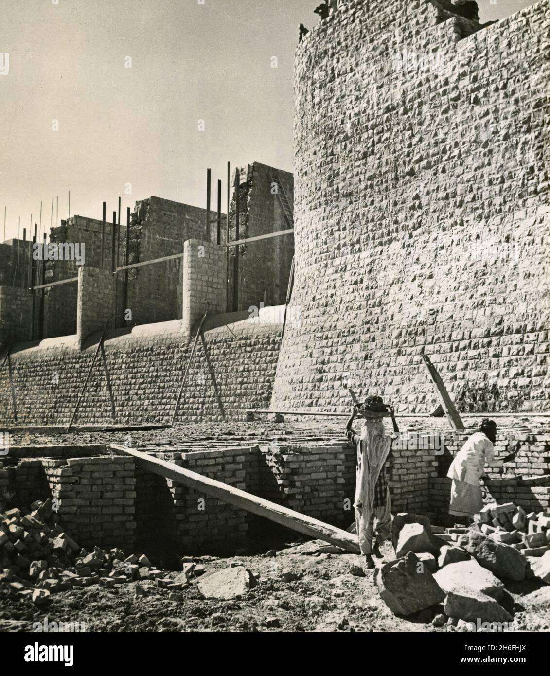 Bau der Staustufe in Kotri für das Bewässerungssystem, Sindh, Pakistan 1954 Stockfoto