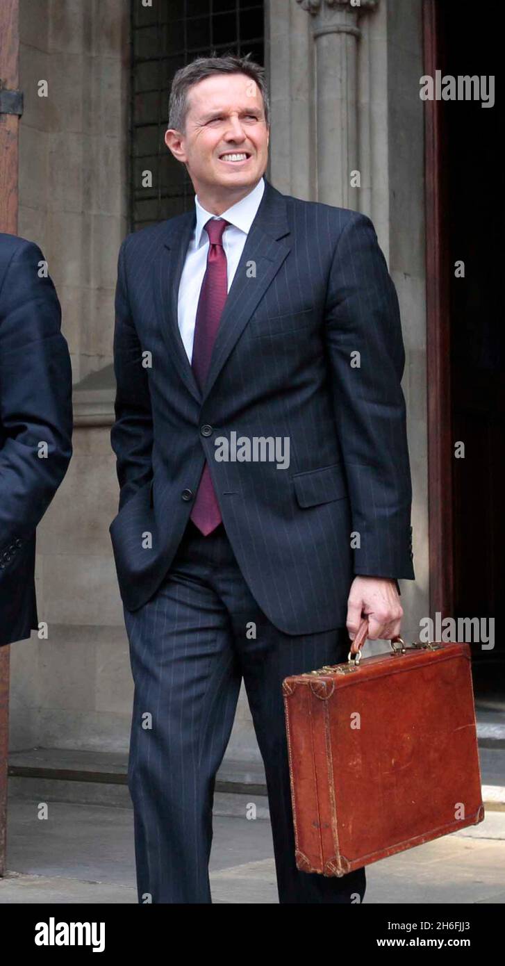 Jeff Moore 12/10/10 Christian Purslow, Managing Director des Fußballclubs von Liverpool, stellt sich heute vor dem High Court in London vor, als die größten Gläubiger des Clubs, die Royal Bank of Scotland, um eine rechtliche Bestätigung bitten, dass die derzeitigen Eigentümer George Gillett und Tom Hicks kein Recht haben, einen geplanten Verkauf zu blockieren. Stockfoto