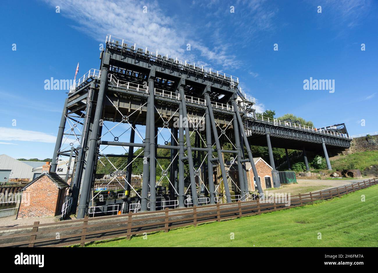 Anderton-Bootsanlegestelle auf östlicher Höhe von der unteren Ebene von Northwich, der Stadt, 2021 Stockfoto