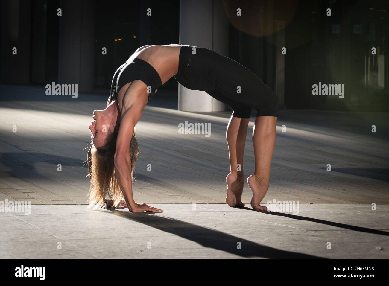 Urban Street Calisthenics, Cali, Street Workout rund um London raheltheamazon Stockfoto