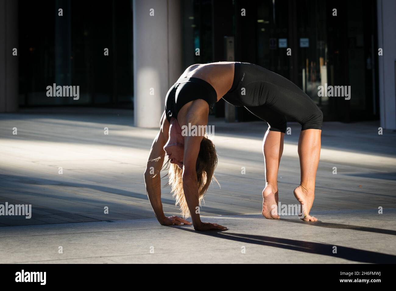 Urban Street Calisthenics, Cali, Street Workout rund um London raheltheamazon Stockfoto