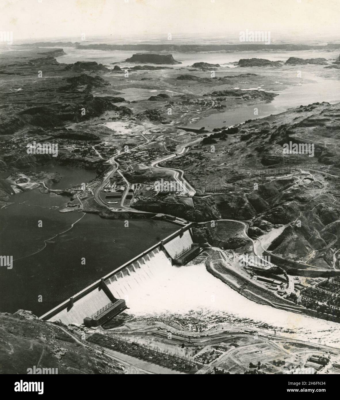 Luftaufnahme des Grand Coulee Dam am Columbia River, Washington State, USA 1953 Stockfoto