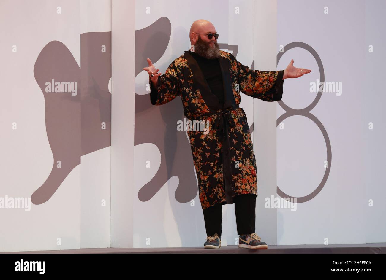 VENEDIG, ITALIEN - 05. SEPTEMBER: Darko Perić nimmt am roten Teppich des 'Filming Italy Award' während der 78. Filmfestspiele von Venedig Teil Stockfoto