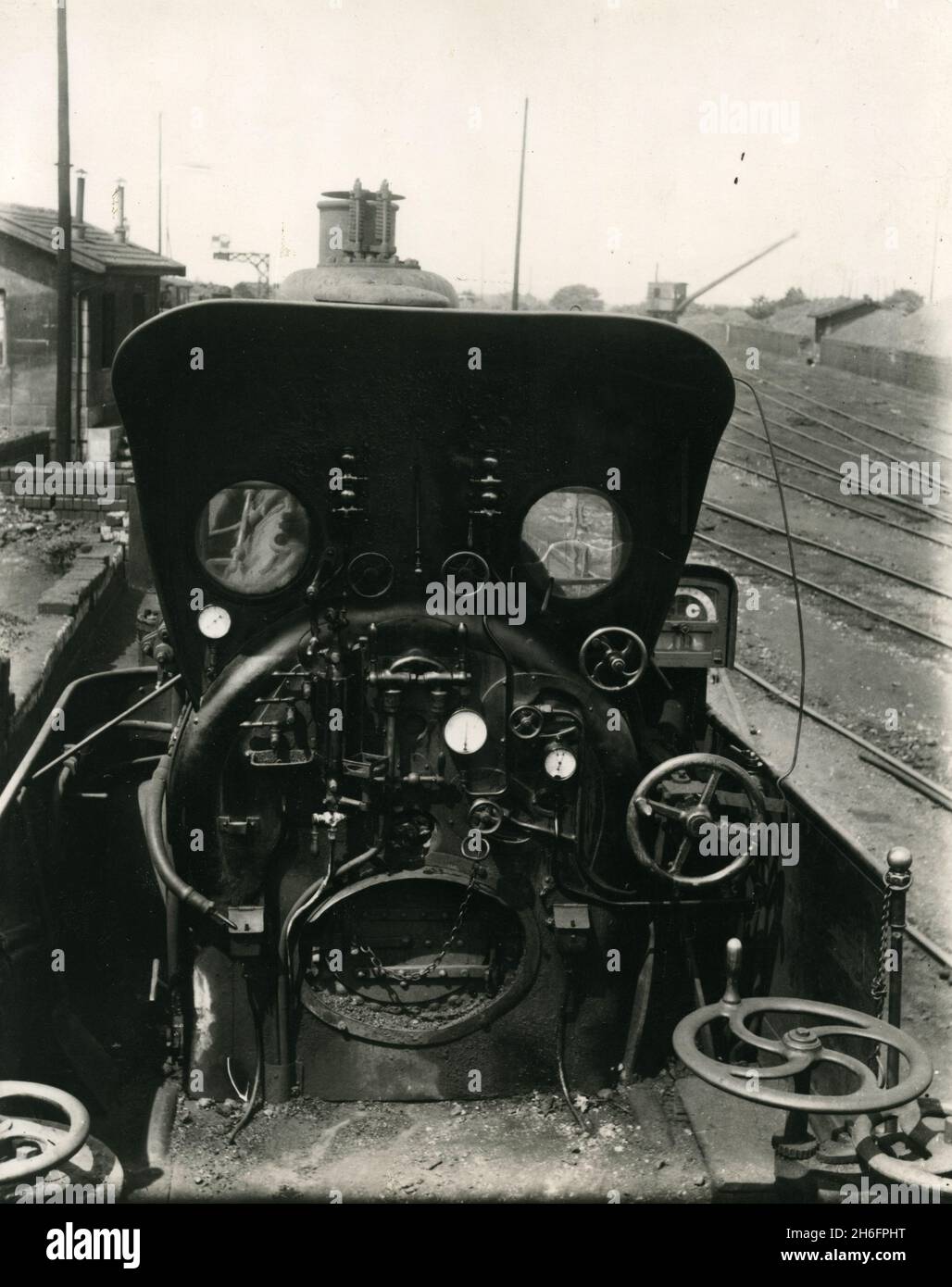 Kommandierkonsole einer alten Eisenbahnlokomotiven, Frankreich 1940er Jahre Stockfoto