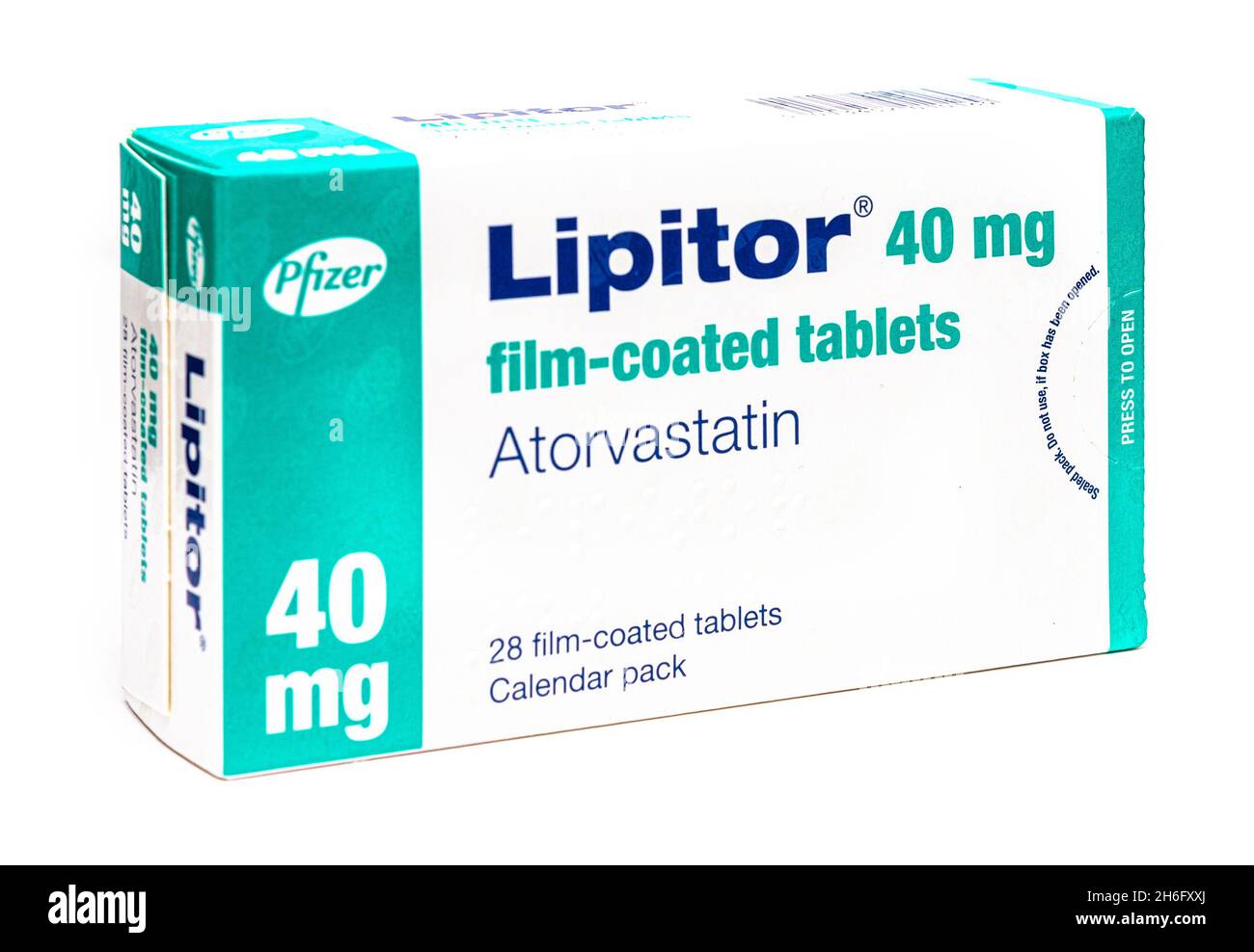 SWINDON, Großbritannien - 15. NOVEMBER 2021: Schachtel mit 40 mg Pfizer Lipitor Atorvastatin Statin Tabletten auf weißem Hintergrund Stockfoto