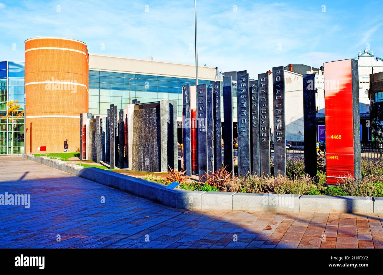 Namensschilder Skulptur von Motoren, die in Doncaster Works, Doncaster, England gebaut wurden Stockfoto