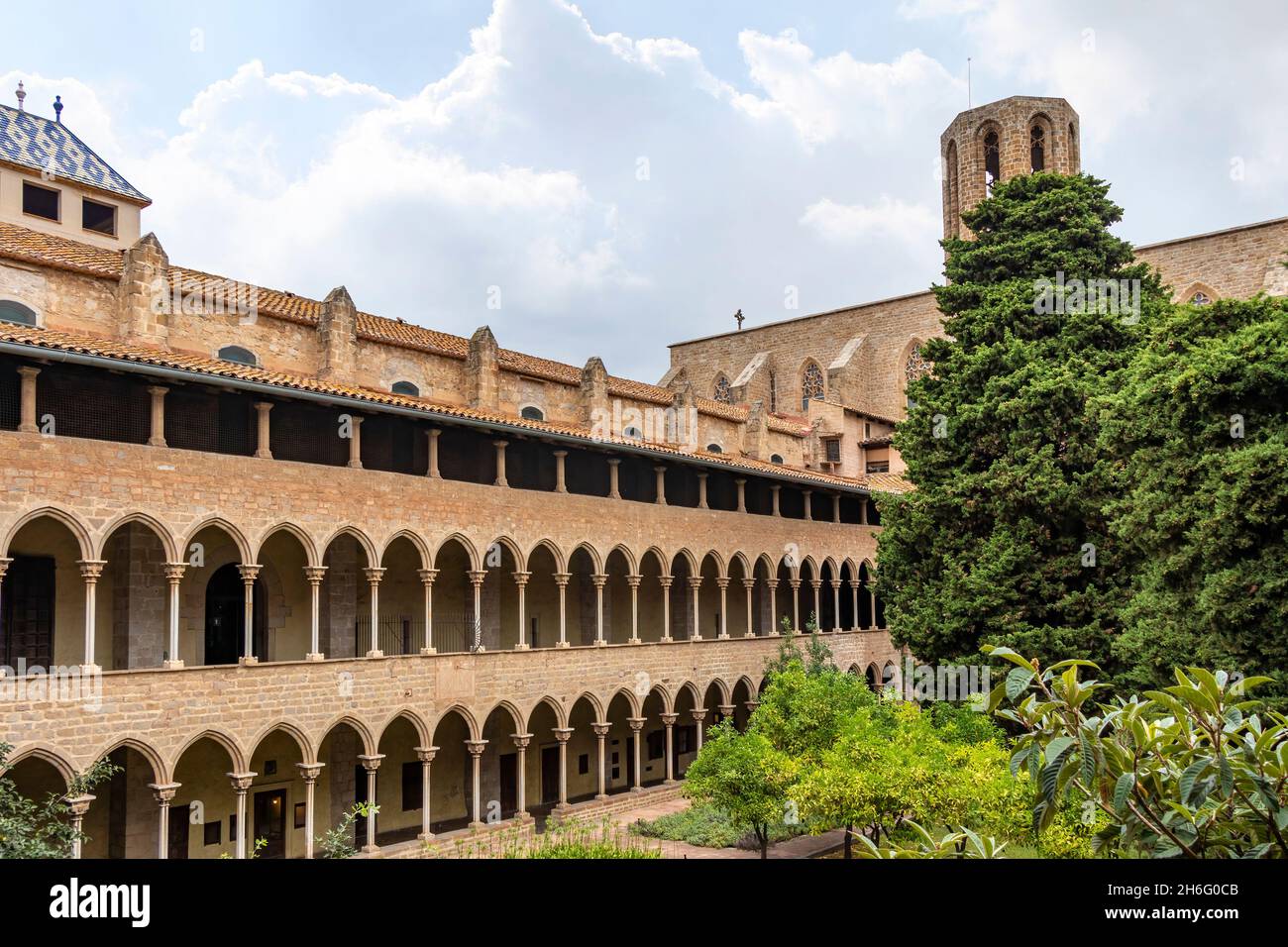 Außenansicht des Klosters Santa María de Pedralbes. Das Königliche Kloster von Santa María de Pedralbes ist eine Reihe von gotischen Denkmälern in t Stockfoto