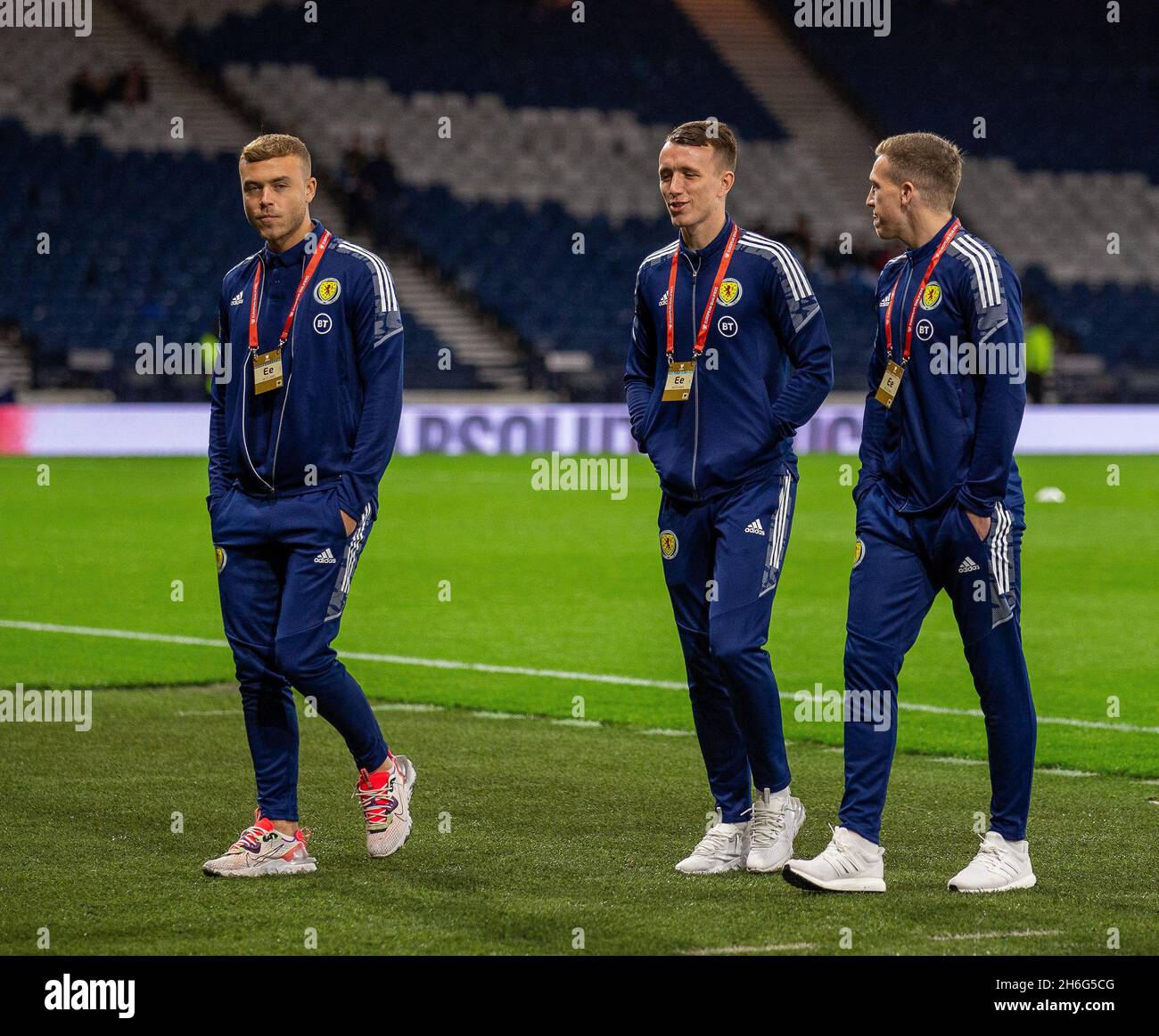 15. November 2021; Hampden Park, Glasgow, Schottland, FIFA Fußball-Weltmeisterschaft 2022, Schottland gegen Dänemark; Ryan Porteous David Turnbull und Lewis Ferguson aus Schottland Stockfoto