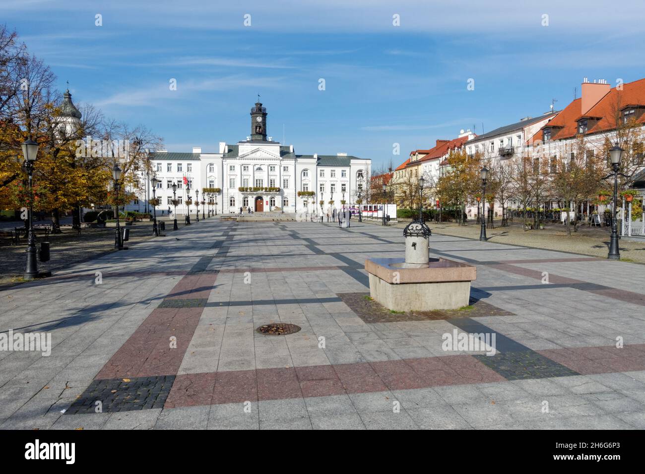 Neoklassizistisches Rathaus auf dem Alten Marktplatz in Plock Polen Stockfoto