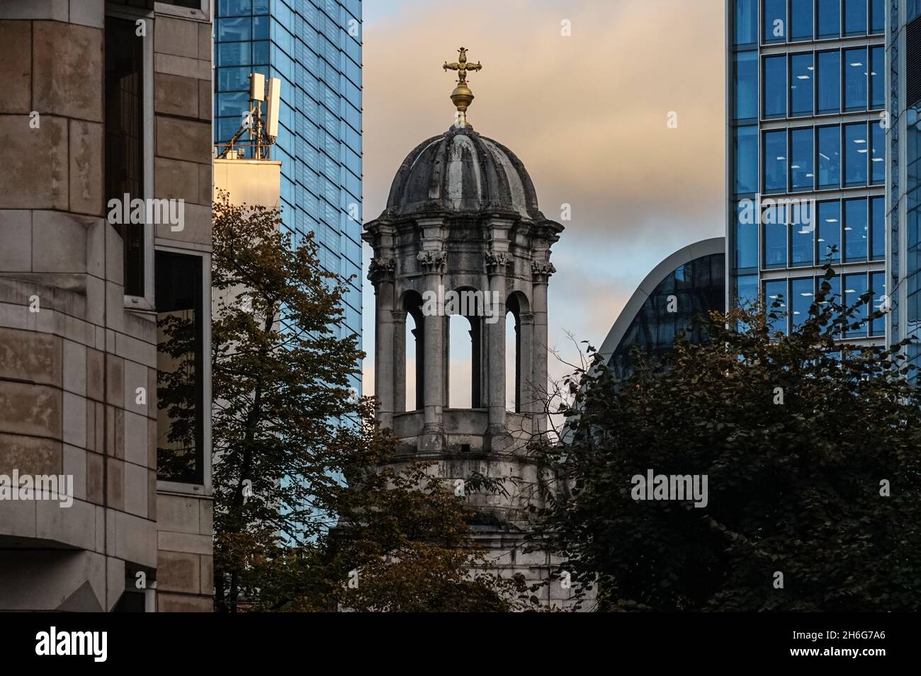 Die Spitze des Turms an der All Halloows-on-the-Wall Kirche in der City of London, England, Großbritannien, Großbritannien Stockfoto