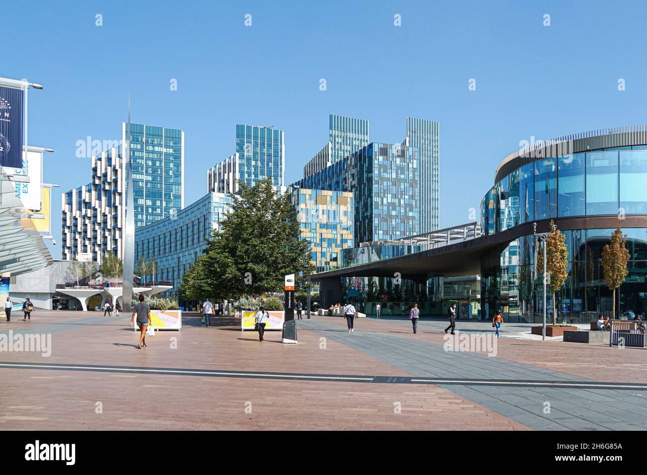 Peninsula Square in North Greenwich mit modernen Büro- und Wohngebäuden, London England Vereinigtes Königreich Großbritannien Stockfoto