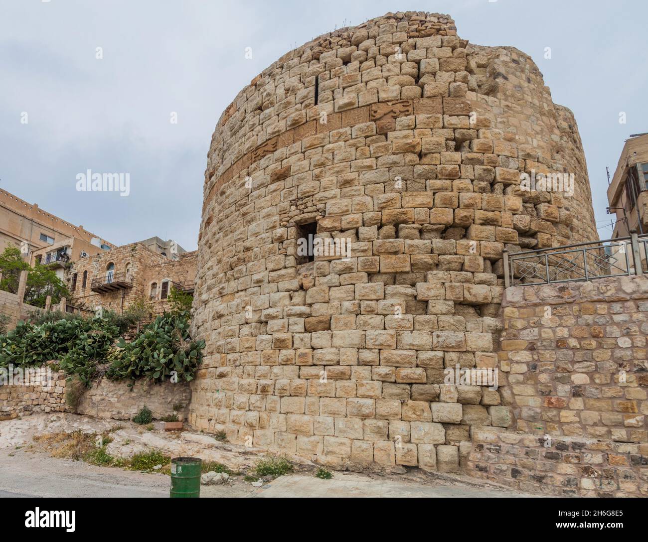 Halbkreisförmiger Turm von ADH-Dhahir Baybars in Karak, Jordanien Stockfoto
